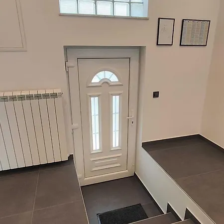 Bright And Spacious With Private Parking In *