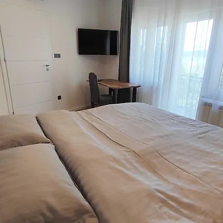 Apartment Bright And Spacious With Private Parking In