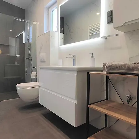 Apartment Bright And Spacious With Private Parking In Crikvenica